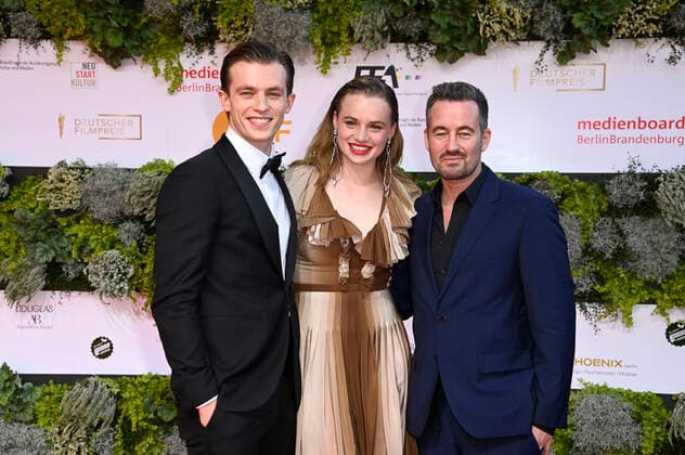 Jannis Niewöhner, Luna Wedler und Christian Schwochow bei der 71. Verleihung des Deutschen Filmpreises 2021 im Palais am Funkturm in der Messe Berlin. Berlin, 01.10.2021