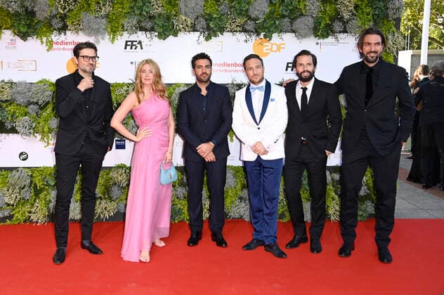 Simon Verhoeven, Palina Rojinski, Elyas M Barek, Frederick Lau, Quirin Berg und Max Wiedemann bei der 71. Verleihung des Deutschen Filmpreises 2021 im Palais am Funkturm in der Messe Berlin. Berlin, 01.10.2021