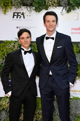 Sebastian Urzendowsky und Sabin Tambrea bei der 71. Verleihung des Deutschen Filmpreises 2021 im Palais am Funkturm in der Messe Berlin. Berlin, 01.10.2021
