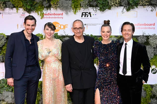 Felix von Boehm, Meret Becker, Dominik Graf, Saskia Rosendahl und Tom Schilling bei der 71. Verleihung des Deutschen Filmpreises 2021 im Palais am Funkturm in der Messe Berlin. Berlin, 01.10.2021