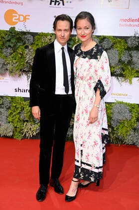 Tom Schilling mit Ehefrau Annie Mosebach bei der 71. Verleihung des Deutschen Filmpreises 2021 im Palais am Funkturm in der Messe Berlin. Berlin, 01.10.2021