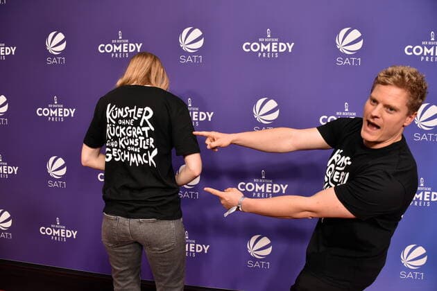 Comedian Hazel Brugger und ihr Mann Thomas Spitzer kommen zur Verleihung des Deutschen Comedypreises 2021