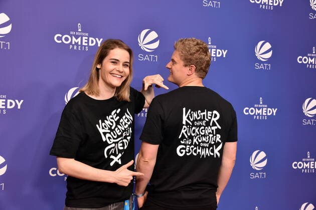 Comedian Hazel Brugger und ihr Mann Thomas Spitzer kommen zur Verleihung des Deutschen Comedypreises 2021