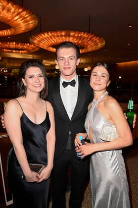 Natalia Rudziewicz, Jannis Niewöhner und Aylin Tezel bei der Aftershow Party nach der 71. Verleihung des Deutschen Filmpreises 2021 im Palais am Funkturm in der Messe Berlin. Berlin, 01.10.2021