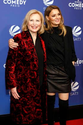 Maren Kroymann und Martina Hill bei der Verleihung des 25. Deutschen Comedypreises 2021 in Brainpool TV Studio. Köln, 01.10.2021