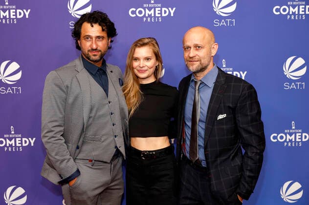 Serkan Kaya, Maike Jüttendonk und Jürgen Vogel bei der Verleihung des 25. Deutschen Comedypreises 2021 in Brainpool TV Studio. Köln, 01.10.2021