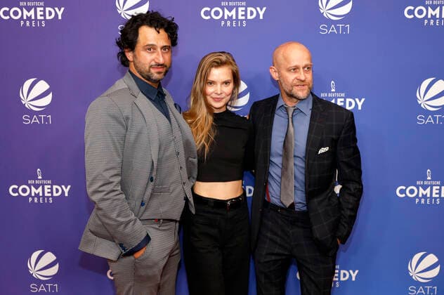 Serkan Kaya, Maike Jüttendonk und Jürgen Vogel bei der Verleihung des 25. Deutschen Comedypreises 2021 in Brainpool TV Studio. Köln, 01.10.2021