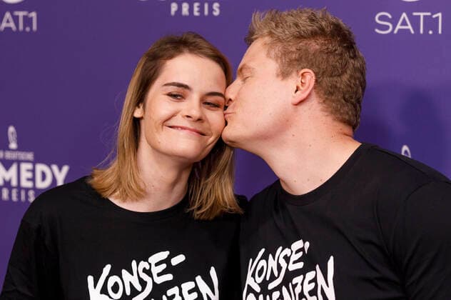 Hazel Brugger und Thomas Spitzer bei der Verleihung des 25. Deutschen Comedypreises 2021 in Brainpool TV Studio. Köln, 01.10.2021