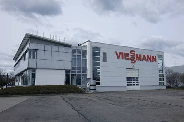Viessmann Niederlassung in Kabelsketal Viessmann Niederlassung in Kabelsketal, 15.04.2021, Kabelsketal, Kastanienallee, Sachsen-Anhalt, Viessmann ist ein Unternehmen das Produkte für Heizung, Kühlung und Lüftung herstellt. *** Viessmann branch in Kabelsketal Viessmann branch in Kabelsketal, 15 04 2021, Kabelsketal, Kastanienallee, Sachsen Anhalt, Viessmann is a company that manufactures heating, cooling and ventilation products.
