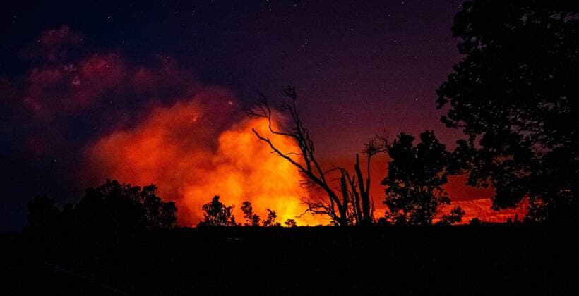 Bilder des Jahres 2021, News 10 Oktober News Themen der Woche KW39 News Bilder des Tages VOLCANO, HI - October 3, 2021: Volcanic eruption in the halemaumau crater at the Kiluaea Volcano on the Big Island of Hawaii in Volcano, HI on October 3, 2021. Copyright: xErikxKabikxPhotography xMediaPunchx