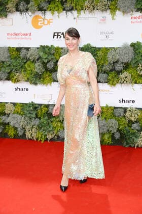 Deutscher Filmpreis 2021 Meret Becker auf dem roten Teppich bei der Verleihung der Lola - Deutscher Filmpreis 2021 im Palais am Funkturm in der Messe Berlin. Copyright: xEventpressxGolejewskix