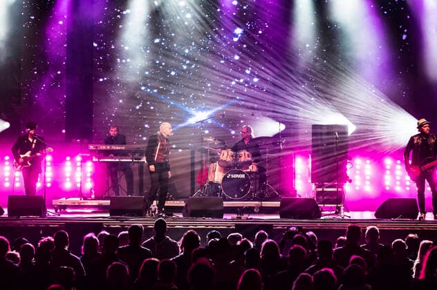 Jürgen Ehle, Andreas Kulle Dziuk, Andre Herzberg, Stefan Dohanetz und Andre Drechsler von Pankow live beim Canaletto - Das Dresdner Stadtfest 2021 auf der Bühne Theaterplatz. Dresden, 03.10.2021