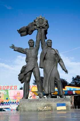  Denkmal der Völkerfreundschaft, Denkmal des russischen und ukrainischen Arbeiters, Denkmal der Arbeiter, Krestschatzky Park, Chreschtschatyj-Park, Kiew, Ukraine, Europa *** Monument of Friendship of Peoples, Monument of Russian and Ukrainian Worker, Monument of Workers, Krestschatzky Park, Khreschatyj Park, Kiev, Ukraine, Europe Copyright: imageBROKER/G.xThielmann ibltge05420950.jpg