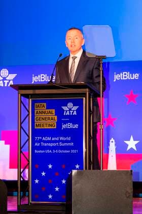 The Director General of the International Air Transport Association (IATA), Willie Walsh, speaks during the 77th assembly of the association, in Boston, Massachusetts, USA, 04 October 2021. The accumulated losses by the commercial aviation sector in the period 2020-2022 as a result of the pandemic will be 201.1 billion dollars, said Walsh on Monday. The pandemic will cost the airline industry $ 201.1 billion through 2022 !ACHTUNG: NUR REDAKTIONELLE NUTZUNG!  Copyright: xJulioxCésarxRivasx(es-ES)x USA2433 20211004-f2ab09a80f83b8d1c039321d681b55de85320f24