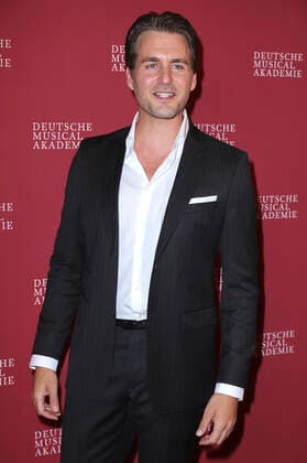 Alexander Klawsbei der Verleihung des Deutschen Musical Theater Preises 2020 21 in Schmidts Tivoli. Hamburg, 04.10.2021