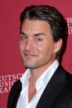 Alexander Klawsbei der Verleihung des Deutschen Musical Theater Preises 2020 21 in Schmidts Tivoli. Hamburg, 04.10.2021