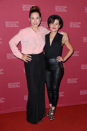 Franziska Kuropka und Kathi Damerow bei der Verleihung des Deutschen Musical Theater Preises 2020 21 in Schmidts Tivoli. Hamburg, 04.10.2021