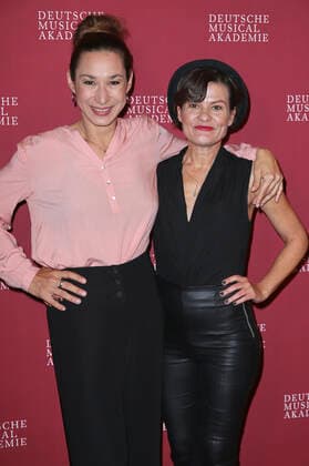 Franziska Kuropka und Kathi Damerow bei der Verleihung des Deutschen Musical Theater Preises 2020 21 in Schmidts Tivoli. Hamburg, 04.10.2021
