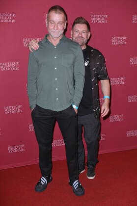 Ulf Leo Sommer und Peter Plate bei der Verleihung des Deutschen Musical Theater Preises 2020 21 in Schmidts Tivoli. Hamburg, 04.10.2021