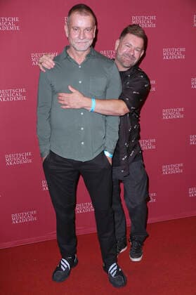 Ulf Leo Sommer und Peter Plate bei der Verleihung des Deutschen Musical Theater Preises 2020 21 in Schmidts Tivoli. Hamburg, 04.10.2021