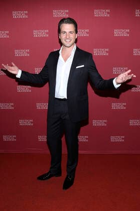Alexander Klawsbei der Verleihung des Deutschen Musical Theater Preises 2020 21 in Schmidts Tivoli. Hamburg, 04.10.2021