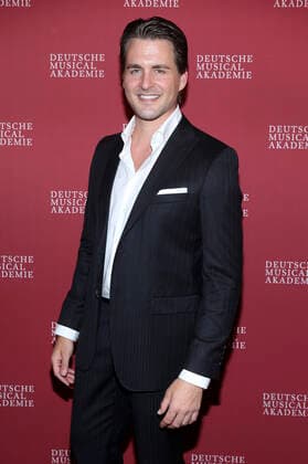 Alexander Klawsbei der Verleihung des Deutschen Musical Theater Preises 2020 21 in Schmidts Tivoli. Hamburg, 04.10.2021