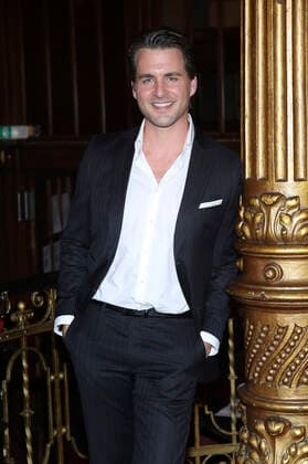 Alexander Klawsbei der Verleihung des Deutschen Musical Theater Preises 2020 21 in Schmidts Tivoli. Hamburg, 04.10.2021