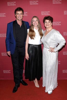 Felix Martin, Tessa Aust und Gayle Tufts bei der Verleihung des Deutschen Musical Theater Preises 2020 21 in Schmidts Tivoli. Hamburg, 04.10.2021