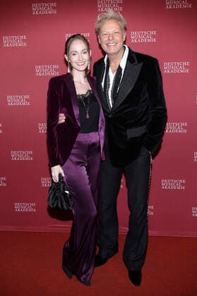 Uwe Fahrenkrog-Petersen mit Ehefrau Christin Fahrenkrog-Petersen bei der Verleihung des Deutschen Musical Theater Preises 2020 21 in Schmidts Tivoli. Hamburg, 04.10.2021