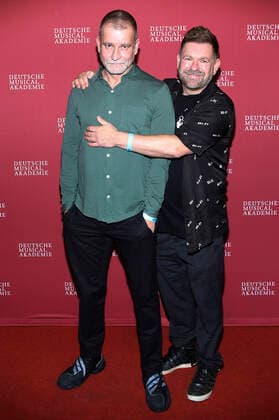 Ulf Leo Sommer und Peter Plate bei der Verleihung des Deutschen Musical Theater Preises 2020 21 in Schmidts Tivoli. Hamburg, 04.10.2021