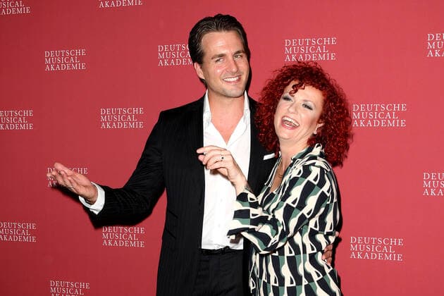 Alexander Klaws und Lucy Diakovska bei der Ankunft zur Deutscher Musical Theater Preis Verleihung am 4.10.2021 in Hamburg Der Deutsche Musical Theater Preis 2021 in Hamburg