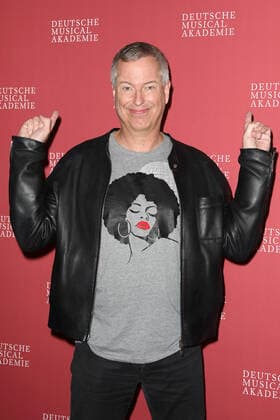 Thomas Hermanns bei der Ankunft zur Deutscher Musical Theater Preis Verleihung am 4.10.2021 in Hamburg Der Deutsche Musical Theater Preis 2021 in Hamburg