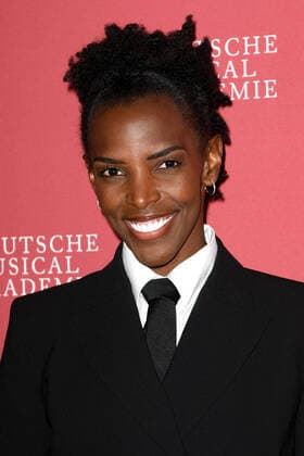 Naomi Simmonds bei der Ankunft zur Deutscher Musical Theater Preis Verleihung am 4.10.2021 in Hamburg Der Deutsche Musical Theater Preis 2021 in Hamburg