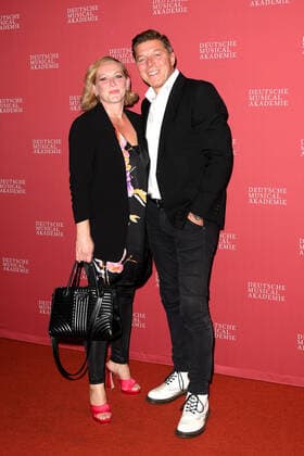 Anna Montanaro und Maik Klokow bei der Ankunft zur Deutscher Musical Theater Preis Verleihung am 4.10.2021 in Hamburg Der Deutsche Musical Theater Preis 2021 in Hamburg
