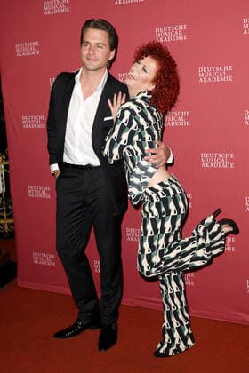 Alexander Klaws und Lucy Diakovska bei der Ankunft zur Deutscher Musical Theater Preis Verleihung am 4.10.2021 in Hamburg Der Deutsche Musical Theater Preis 2021 in Hamburg