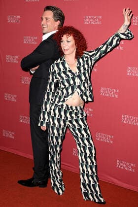 Alexander Klaws und Lucy Diakovska bei der Ankunft zur Deutscher Musical Theater Preis Verleihung am 4.10.2021 in Hamburg Der Deutsche Musical Theater Preis 2021 in Hamburg