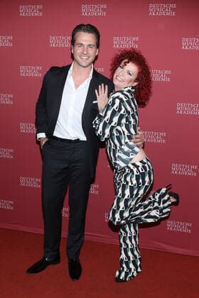 Hamburg, Deutschland 04. Oktober 2021: Alexander Klaws und Lucy Diakovska bei der Verleihung - Deutsche Musical Theater Preis 2020 21 - im Rahmen einer feierlichen Gala in Hamburg im Schmidts Tivoli. Schmidts Tivoli Hamburg Copyright: xFotostandx xMeyerx