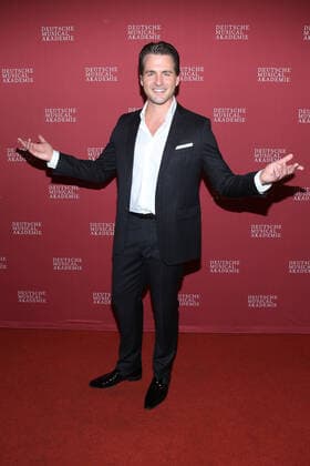 Hamburg, Deutschland 04. Oktober 2021: Alexander Klaws bei der Verleihung - Deutsche Musical Theater Preis 2020 21 - im Rahmen einer feierlichen Gala in Hamburg im Schmidts Tivoli. Schmidts Tivoli Hamburg Copyright: xFotostandx xMeyerx