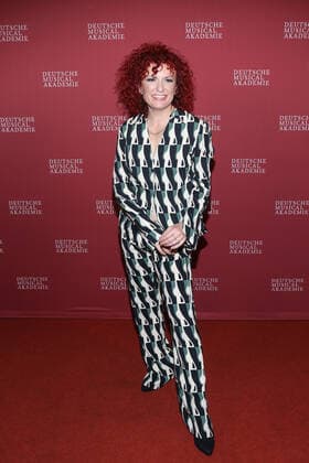 Hamburg, Deutschland 04. Oktober 2021: Lucy Diakovska bei der Verleihung - Deutsche Musical Theater Preis 2020 21 - im Rahmen einer feierlichen Gala in Hamburg im Schmidts Tivoli. Schmidts Tivoli Hamburg Copyright: xFotostandx xMeyerx