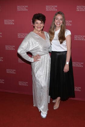 Hamburg, Deutschland 04. Oktober 2021: Gayle Tufts und Tessa Aust bei der Verleihung - Deutsche Musical Theater Preis 2020 21 - im Rahmen einer feierlichen Gala in Hamburg im Schmidts Tivoli. Schmidts Tivoli Hamburg Copyright: xFotostandx xMeyerx
