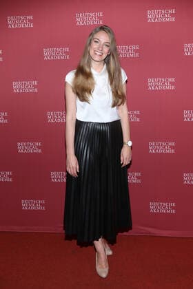 Hamburg, Deutschland 04. Oktober 2021: Tessa Aust bei der Verleihung - Deutsche Musical Theater Preis 2020 21 - im Rahmen einer feierlichen Gala in Hamburg im Schmidts Tivoli. Schmidts Tivoli Hamburg Copyright: xFotostandx xMeyerx