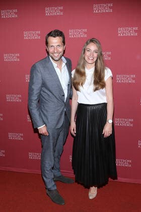 Hamburg, Deutschland 04. Oktober 2021: Hannes Vater und Tessa Aust bei der Verleihung - Deutsche Musical Theater Preis 2020 21 - im Rahmen einer feierlichen Gala in Hamburg im Schmidts Tivoli. Schmidts Tivoli Hamburg Copyright: xFotostandx xMeyerx