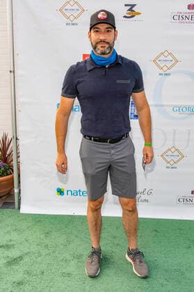Tom Ellis beim 14. George Lopez Celebrity Golf Classic Turnier im Lakeside Country Club. Toluca Lake, 04.10.2021