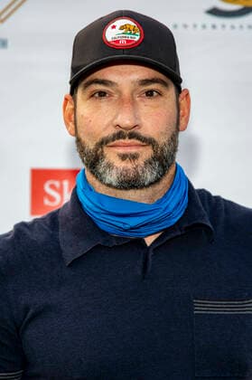 Tom Ellis beim 14. George Lopez Celebrity Golf Classic Turnier im Lakeside Country Club. Toluca Lake, 04.10.2021