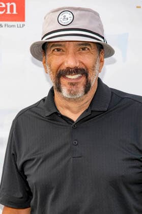 Steven Michael Quezada beim 14. George Lopez Celebrity Golf Classic Turnier im Lakeside Country Club. Toluca Lake, 04.10.2021