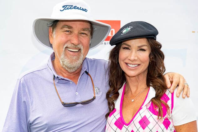 Richard Karn und Debbe Dunning beim 14. George Lopez Celebrity Golf Classic Turnier im Lakeside Country Club. Toluca Lake, 04.10.2021