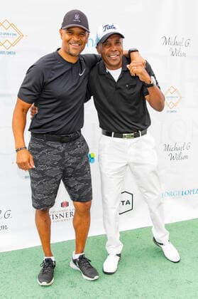 Dondre Whitfield und Sugar Ray Leonard beim 14. George Lopez Celebrity Golf Classic Turnier im Lakeside Country Club. Toluca Lake, 04.10.2021