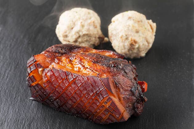 schweinebraten,semmelknödel,braten,schweinefleisch,schweinsbraten,kloß,klöße,knödel,semmelkloß,semmelklöße *** roast pork,bread dumpling,roast porks jb1-j3f