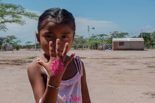 IMAGO Cultures of the world, Wayuu Volk in Kolumbien September 27, 2021, Mayapo, La Guajira, Colombia: A Wayuu indigenous community child pose for a photo during a Humanitarian Mission developed by De Corazon Guajira in Mayapo at La Guajira - Colombia were they visited the Wayuu indigenous communities Pactalia, Poromana, Perrohuila on September 27, 2021. The Guajira region in Colombia is the poorest region in Colombia, with its people commongly living without drinkable water, electricity and food. Mayapo Colombia - ZUMAvp1_ 20210927_zia_vp1_007 Copyright: xMiyerxJuanax