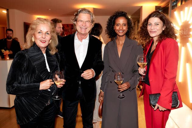 Bold Woman Award 2021 Alexandra Oetker, Florian Langenscheidt, Sara Nuru und Andrea Bury beim Empfang nach der Verleihung des Bold Woman Awards von Veuve Clicquot in der Französischen Botschaft in Berlin. Copyright: xEventpressxGolejewskix